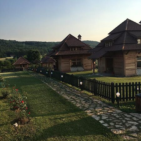 Nacionalna Kuca Bajo Mackat Villa Bagian luar foto